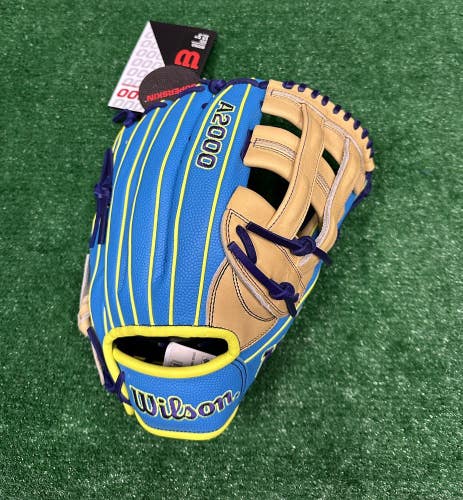 Wilson A2000 12.5" 1750 Baseball Softball Outfield Glove - Sky Blue Right Handed