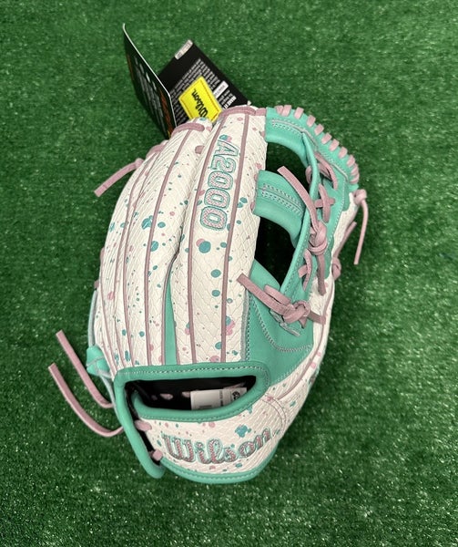 Wilson A2000 11.75" FP75 Fastpitch Softball Infield Glove Lavender Mint Splatter
