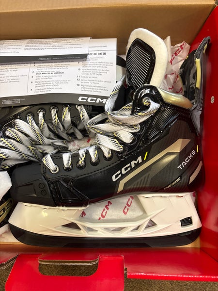 CCM Classic SE Hockey Skates Regular Width 7.5 (New)
