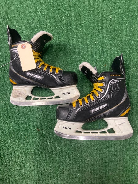 Junior Bauer Supreme One20 Hockey Skates Regular Width Size 2 (Used)