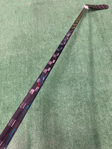 Intermediate CCM Vizion Hockey Stick Right Handed P29+1/4 (New)