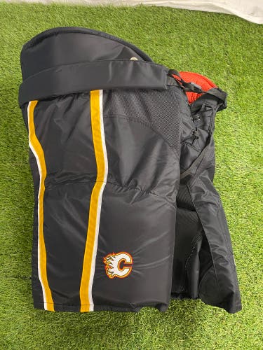 Calgary Flames Senior XL CCM HP45X Hockey Pants Pro Stock (Used)