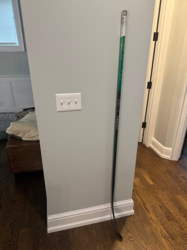 Senior Bauer Nexus 2N Pro XL Right Handed Hockey Stick Toe Pattern Pro Stock (Used)