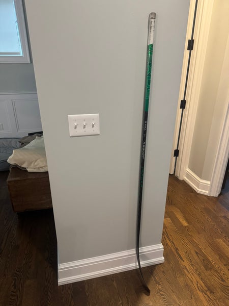 Senior Bauer Nexus 2N Pro XL Right Handed Hockey Stick Toe Pattern Pro Stock (Used)