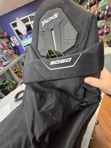 Men's Senior Large CCM Tacks 9060 Hockey Pants (Used)