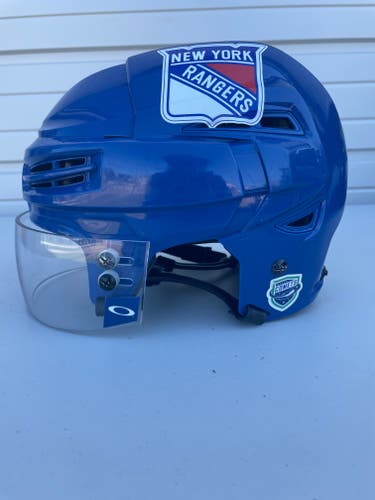 Bauer Re-Akt 100 Pro Stock Hockey Helmet and Visor Combo Medium Blue 5237