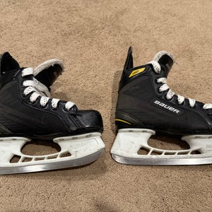 Youth Used Bauer Supreme 140 Hockey Skates D&R (Regular) 13.0