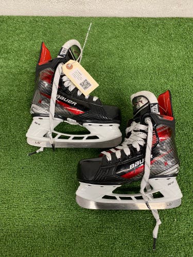 Youth Bauer Vapor X5 Pro Hockey Skates Regular Width 12.5 (Used)