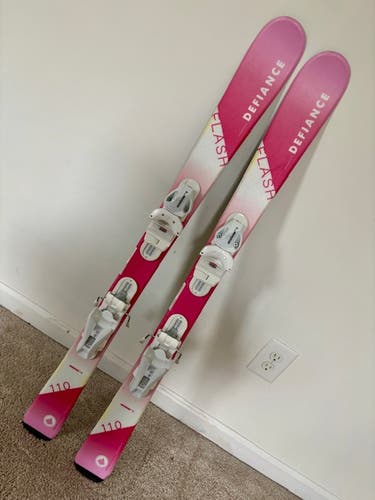 Kid's 2023 All Mountain 110 cm Defiance Flash 110 Skis With Bindings (Used)