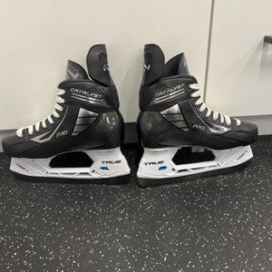 True Catalyst Pro Hockey Skates Regular Width 7.5 (New)