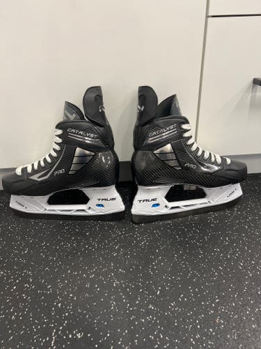 True Catalyst Pro Hockey Skates Regular Width 7.5 (New)