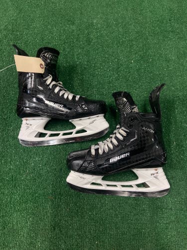 Intermediate Bauer Supreme Mach Hockey Skates 6 (Used)