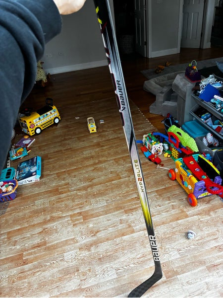 Junior Bauer Hyperlite 2 Right Handed Hockey Stick P28 (New)