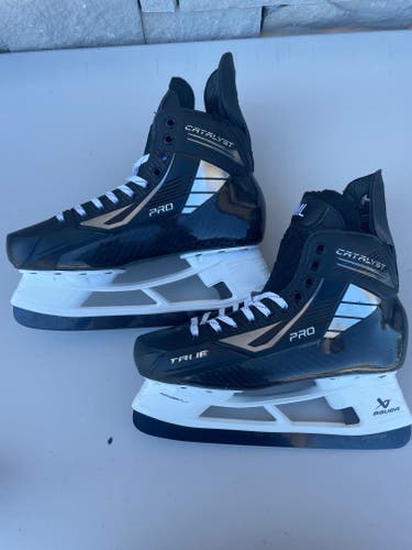 True Catalyst Pro Mens Pro Stock Hockey Skates MIC 7668