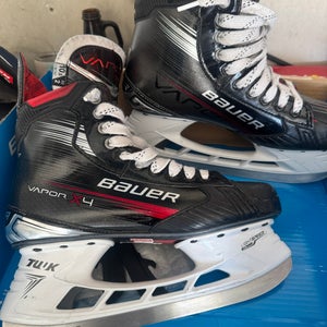 2023 Bauer Vapor X4 Hockey Skates 10.5 (Used)
