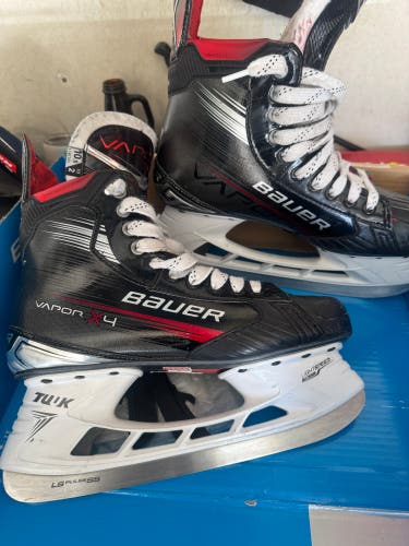 2023 Bauer Vapor X4 Hockey Skates 10.5 (Used)