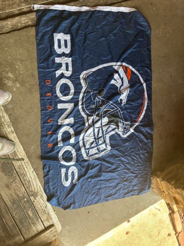 (Used) Denver Broncos banner flag like new condition