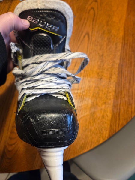 2024 Bauer Supreme Elite Hockey Skates Regular Width Size 2.5 (Used)