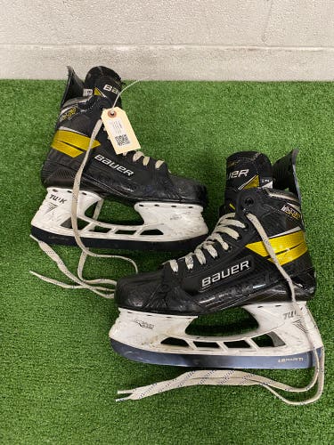 Senior Bauer Supreme UltraSonic Hockey Skates 8.5 (Used)
