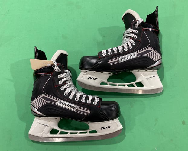 MINT CONDITION Senior Bauer Vapor Hockey Skates Size 9