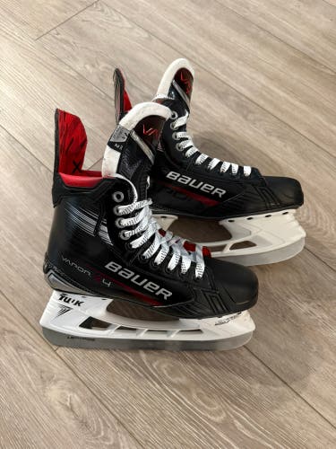Bauer Vapor X4 Hockey Skates 7.5 fit 2 (used once)