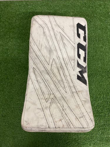 White Senior CCM Extreme Flex 4 Goalie Blocker Regular (Used)