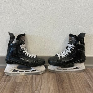 2022 Bauer Supreme Mach Hockey Skates Regular Width Size 4 (Used)