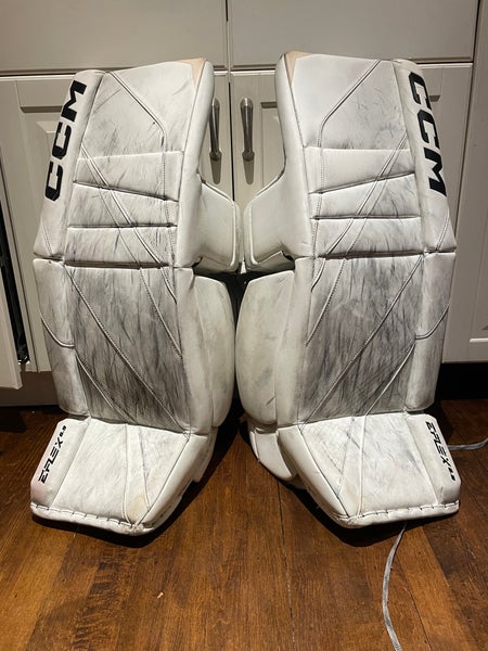 33" 2023 CCM Extreme Flex E6.9 Goalie Leg Pads (Used)