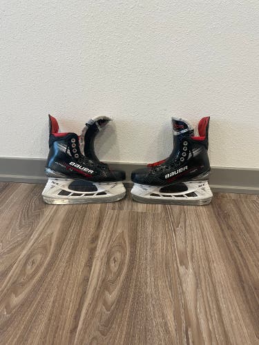 2023 Bauer Vapor X4 Hockey Skates Narrow Width Size 4 (Used)