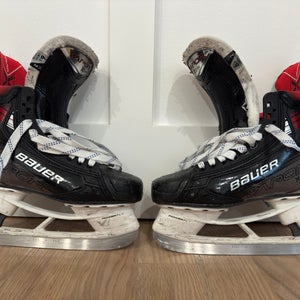 2023 Bauer Vapor X5 Pro Hockey Skates Regular Width 6.5 (Used) including 3x Runners and Skate Guards
