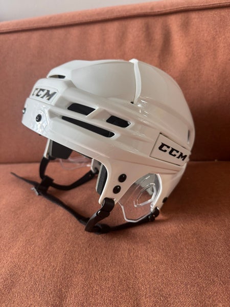 Medium CCM Tacks 910 Helmet  (Used)