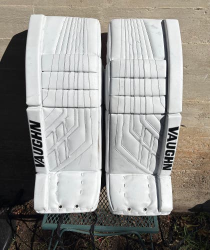 Vaughn Velocity VE8 V8 Pro Carbon Goalie Leg Pads | 33+2
