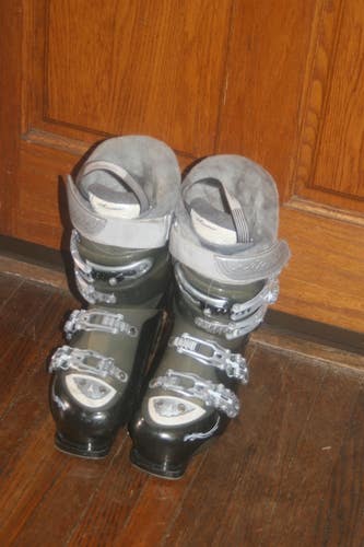 Mondo 26 & 25.5 Women's Atomic All Mountain Ski Boots