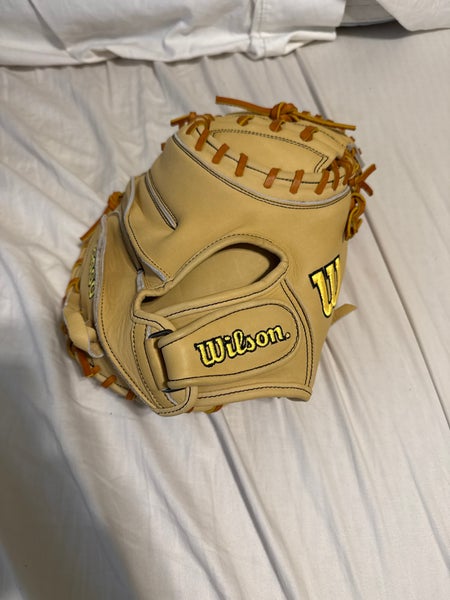 Wilson A2000 RH Catcher's Baseball Glove 33" (New)