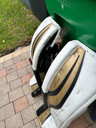 Vaughn goalie pads