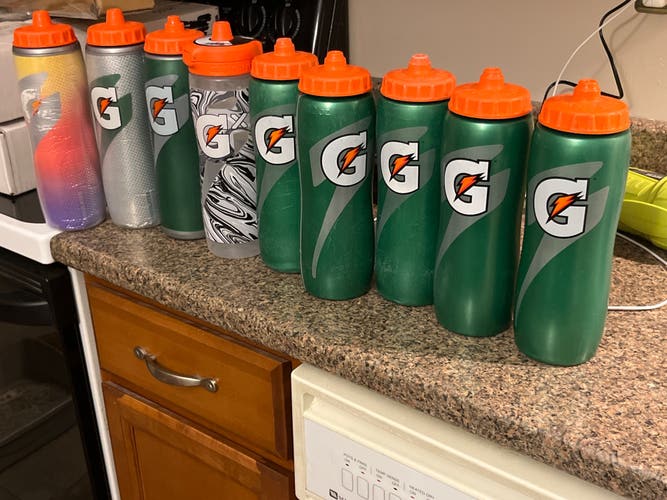 9 32 oz Gatorade water bottles (Used)