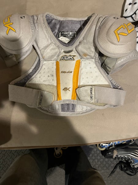 Men's Medium/Large Youth Reebok 4K Shoulder Pads Pro Stock (Used)