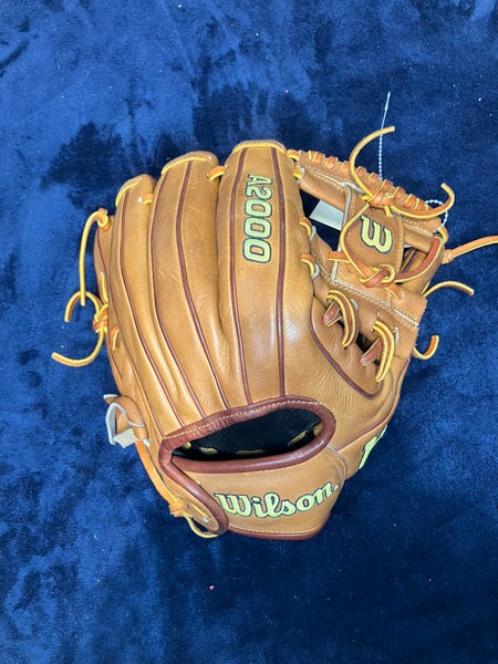 Brown Wilson A2000 RH Infield Baseball Glove 11.5" (Used)