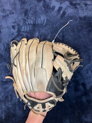 White 44 Pro Signature Series RH Infield Baseball Glove 11.5" (Used)