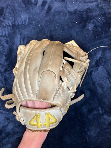 White 44 Pro Signature Series RH Infield Baseball Glove 11" (Used)