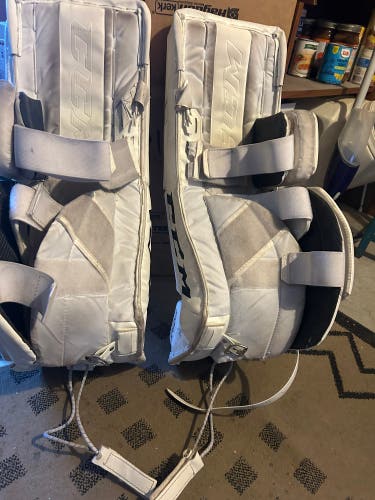 26" CCM Extreme Flex 5.5 Goalie Leg Pads (Used)