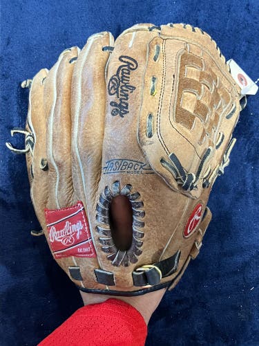 Brown Rawlings RH Pitcher's Baseball Glove 11" (Used)