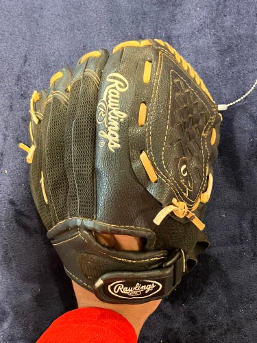 Black Rawlings Player series RH Pitcher's Baseball Glove 10" (Used)