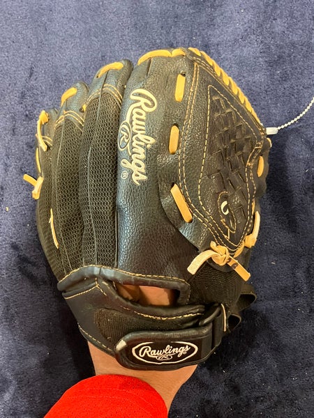 Black Rawlings Player series RH Pitcher's Baseball Glove 10" (Used)