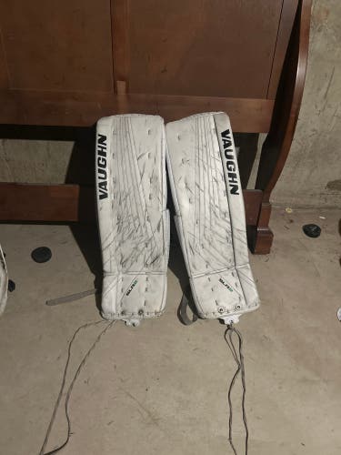 28" Vaughn Ventus SLR Jr Goalie Leg Pads (Used)
