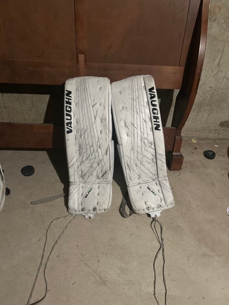 28" Vaughn Ventus SLR Jr Goalie Leg Pads (Used)
