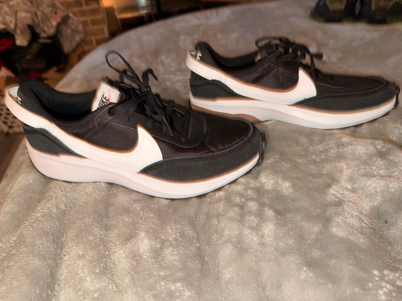 Black Men's Size M 10.0 (W 11.0) Adult Nike Shoes (Used)