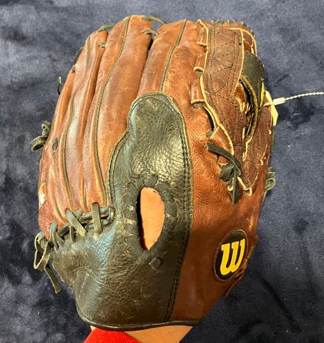 Brown Wilson RH Pitcher's Baseball Glove 12.5" (Used)