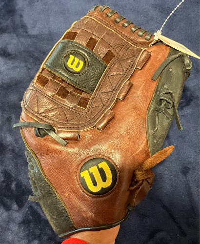 Brown Wilson A475 RH Pitcher's Baseball Glove 12.5" (Used)