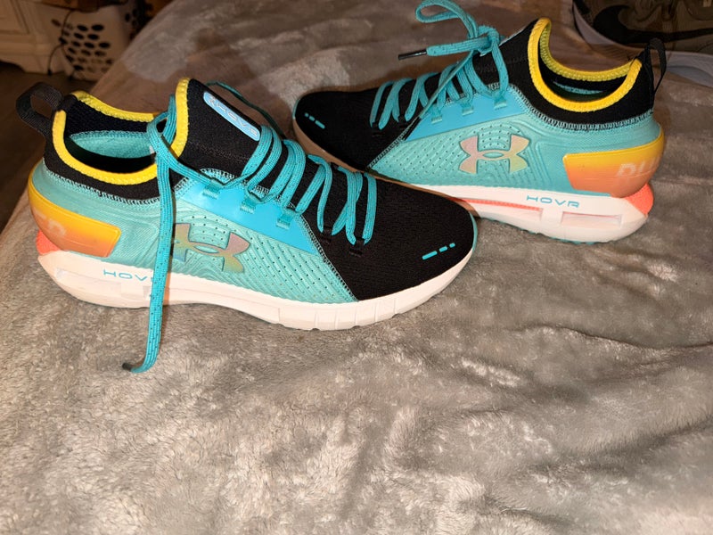 Black Men's Size M 10.5 (W 11.5) Adult Under Armour Shoes (Used)